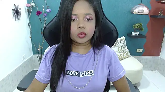 Melikasweetz online show from March 5, 2025, 5:29 pm