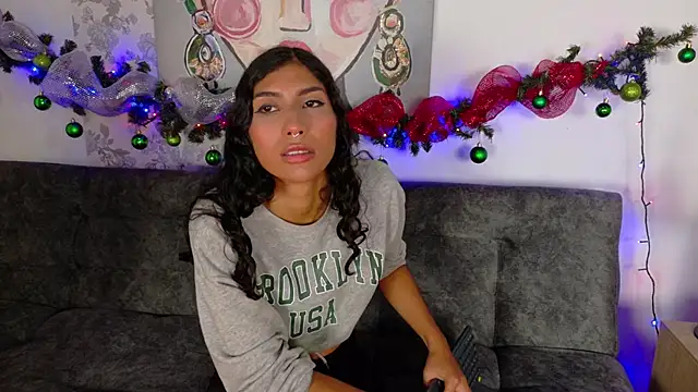 Snapshot of taty_miller chatting on December 20, 2025, 6:15 pm taty miller online show from December 20, 2025, 6:15 pm