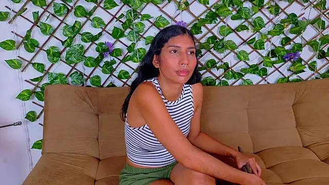 Snapshot of taty_miller chatting on February 11, 2026, 7:19 pm taty miller online show from February 11, 2026, 7:19 pm