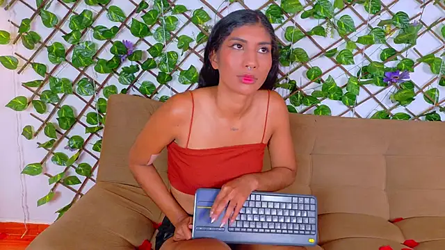 Snapshot of taty_miller chatting on February 18, 2026, 6:15 pm taty miller online show from February 18, 2026, 6:15 pm