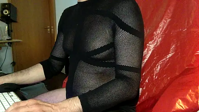 tomz0819 online show from March 24, 2026, 10:20 am