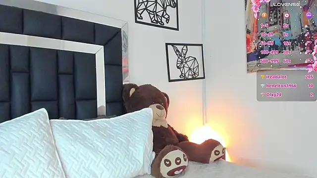 Snapshot of emma-hiill chatting on January 25, 2025, 9:57 pm emma-hiill online show from January 25, 2025, 9:57 pm