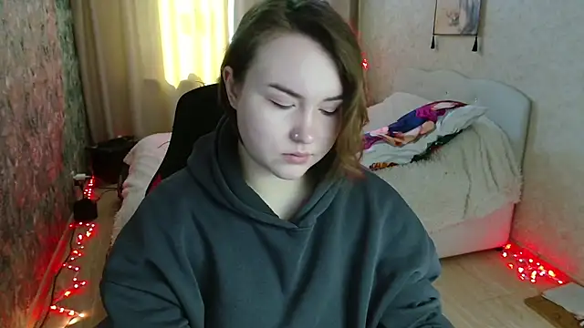 Jenny Fox online show from April 24, 2026, 4:37 am
