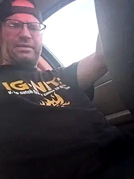 Snapshot of crazycam619 chatting on December 5, 2025, 12:30 am crazycam619 online show from December 5, 2025, 12:30 am