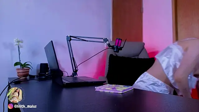 Lilith malum online show from March 7, 2026, 7:11 pm