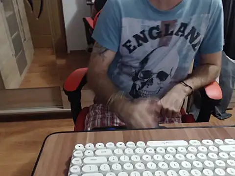 uncutguy01 online show from September 14, 2025, 5:06 am