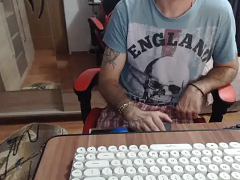 uncutguy01 online show from September 15, 2025, 5:29 am