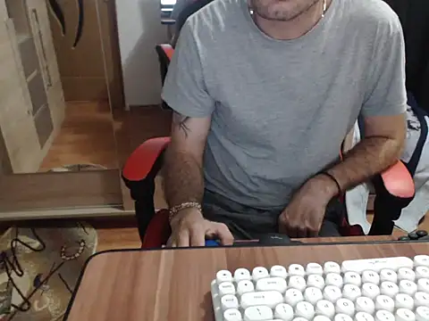 uncutguy01 online show from September 21, 2025, 4:36 am