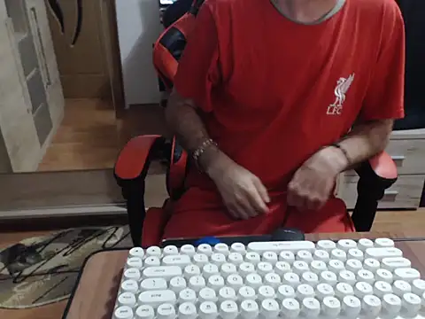 uncutguy01 online show from September 26, 2025, 3:54 am