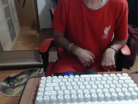 uncutguy01 online show from September 28, 2025, 5:02 am