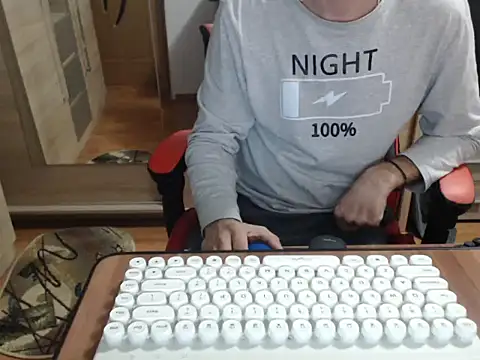 uncutguy01 online show from October 10, 2025, 4:44 am