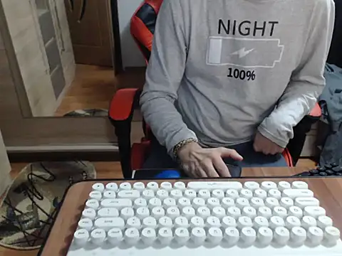 uncutguy01 online show from October 11, 2025, 4:33 am
