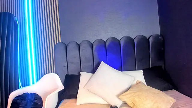 Nicolette ks  online show from November 13, 2025, 4:00 am