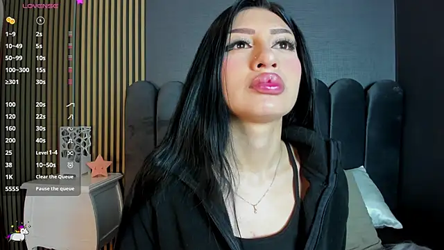 Nicolette ks  online show from February 13, 2026, 4:19 am