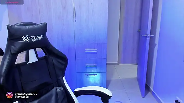 Iamdylan777 online show from February 12, 2025, 11:41 pm