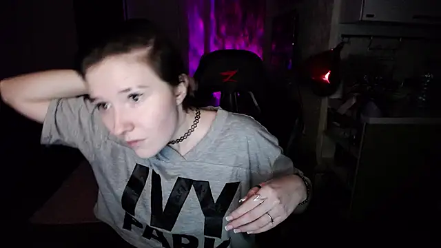 Snapshot of Kira_Bakker chatting on March 9, 2025, 10:19 pm Kira Bakker online show from March 9, 2025, 10:19 pm