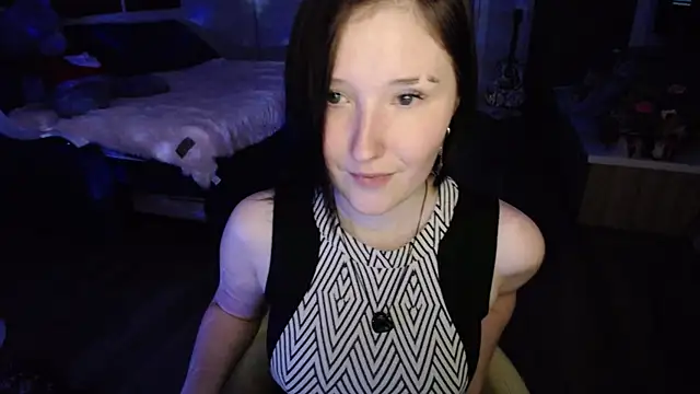 Snapshot of Kira_Bakker chatting on October 2, 2025, 11:45 pm Kira Bakker online show from October 2, 2025, 11:45 pm