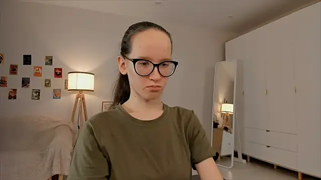 BettyBrowni online show from March 19, 2025, 7:17 pm