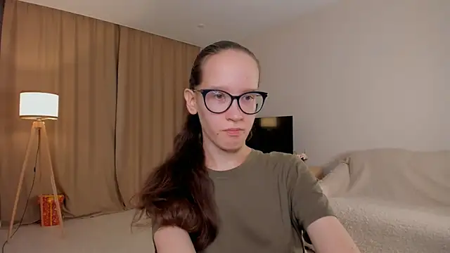 BettyBrowni online show from October 8, 2025, 4:04 pm