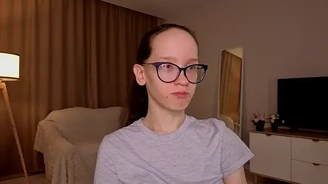 BettyBrowni online show from April 14, 2026, 4:13 pm