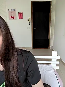 Snapshot of Aisha_Moretti chatting on April 20, 2026, 12:08 pm Aisha Moretti online show from April 20, 2026, 12:08 pm