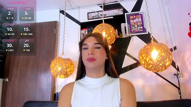 victoria aleia  online show from October 19, 2025, 9:48 pm