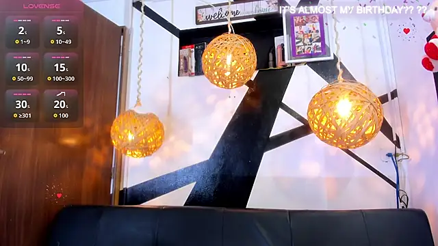 victoria aleia  online show from October 30, 2025, 9:59 pm