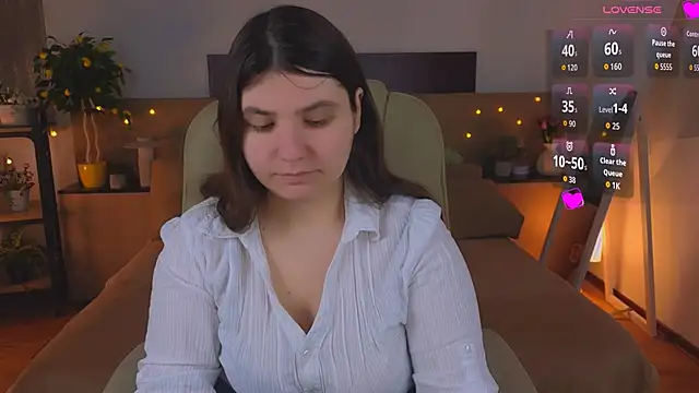 Viola  Shy online show from April 10, 2026, 8:35 pm