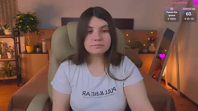 Viola  Shy online show from May 30, 2026, 9:23 pm