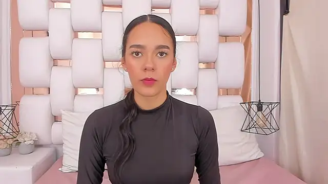 EmmyCruzZ online show from January 5, 2026, 7:17 pm