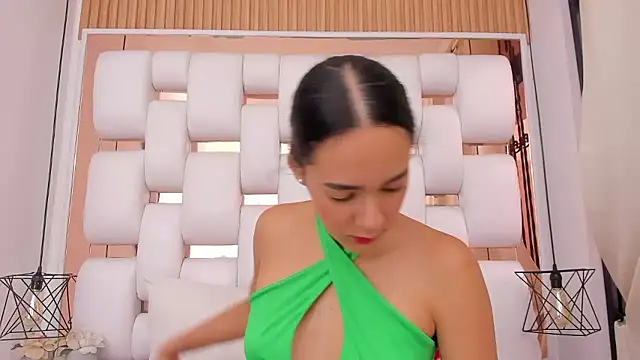 EmmyCruzZ online show from January 14, 2026, 7:19 pm