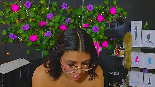 Snapshot of Sweett_Mollyy chatting on July 23, 2026, 9:35 pm Sweett Mollyy online show from July 23, 2026, 9:35 pm