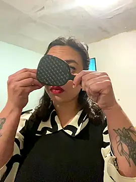 Lucrecia 33 online show from December 15, 2025, 6:50 am