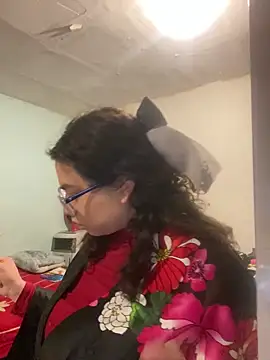 Lucrecia 33 online show from February 5, 2026, 1:10 am