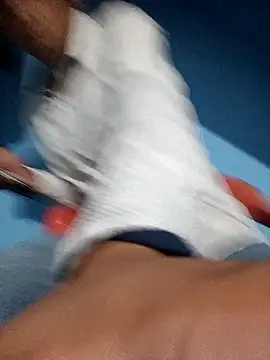 Snapshot of Leonul chatting on December 18, 2024, 6:21 am Leonul online show from December 18, 2024, 6:21 am