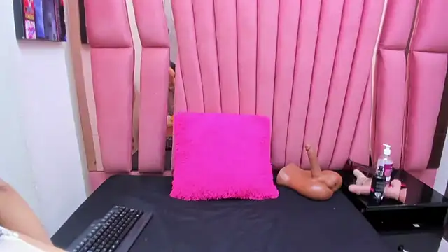 ChloeRosey online show from March 18, 2026, 8:23 pm