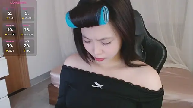 Lin SiYee online show from March 6, 2025, 1:37 am