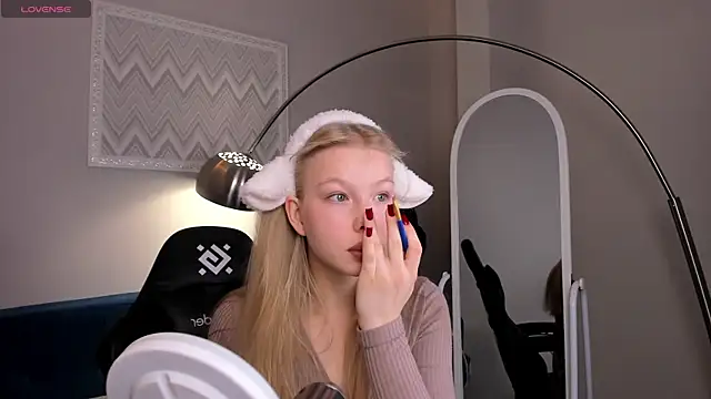 Sarra Cooper online show from December 10, 2024, 1:43 am