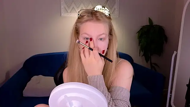 Sarra Cooper online show from December 12, 2024, 1:21 am