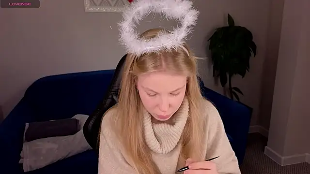 Sarra Cooper online show from February 19, 2025, 1:18 am