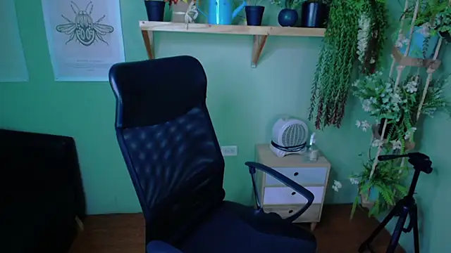 Fernanda   online show from October 30, 2025, 4:08 pm