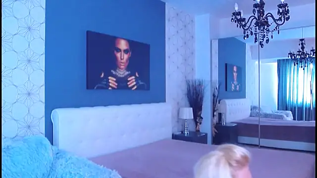 MaryMatiss online show from September 25, 2025, 10:52 am