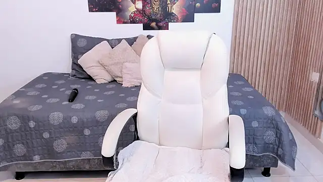  Lakshmi hotx online show from October 30, 2025, 7:03 pm