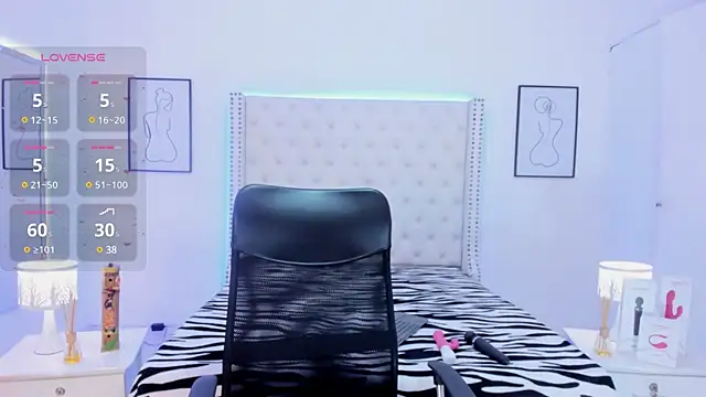 Coco Balenciaga  online show from February 13, 2025, 12:11 pm