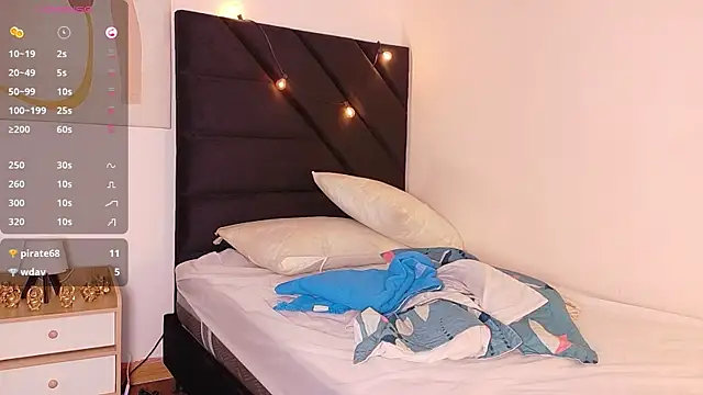 Snapshot of littleebluee chatting on June 1, 2026, 7:37 pm littleebluee online show from June 1, 2026, 7:37 pm