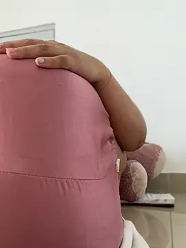 Pretty Isadora online show from February 6, 2026, 4:43 pm