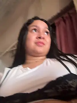 Pretty Isadora online show from April 6, 2026, 9:27 pm