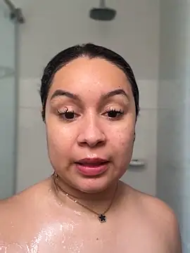 Pretty Isadora online show from April 13, 2026, 7:19 pm