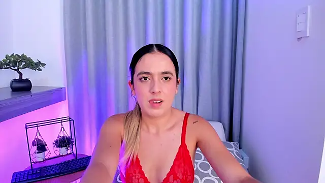 Snapshot of Lucyortiz_ chatting on January 8, 2025, 8:18 pm Lucyortiz online show from January 8, 2025, 8:18 pm