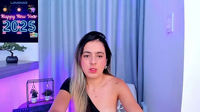 Snapshot of Lucyortiz_ chatting on January 12, 2025, 11:17 am Lucyortiz online show from January 12, 2025, 11:17 am